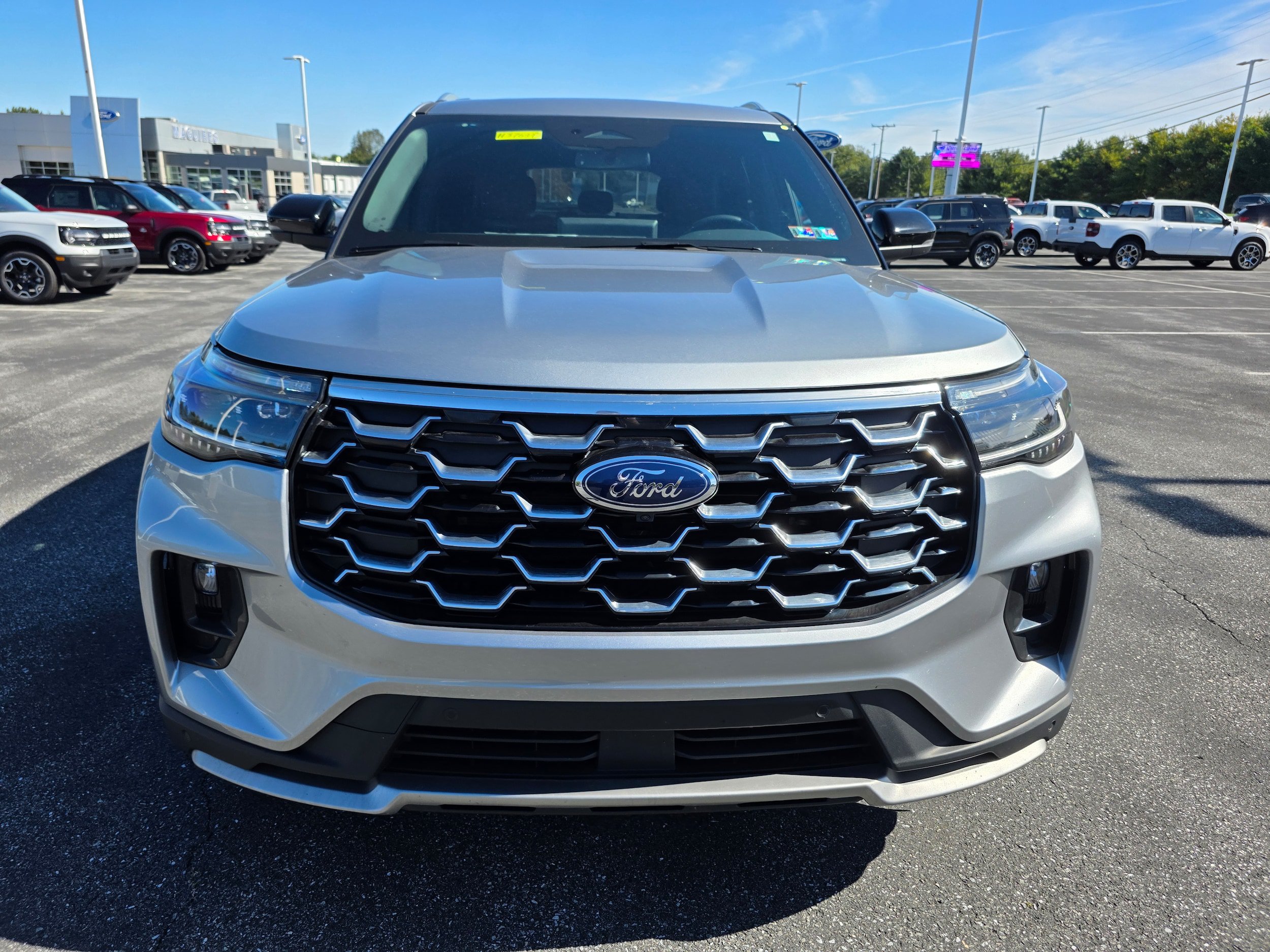 Certified 2025 Ford Explorer Platinum AWD/4WD image 8