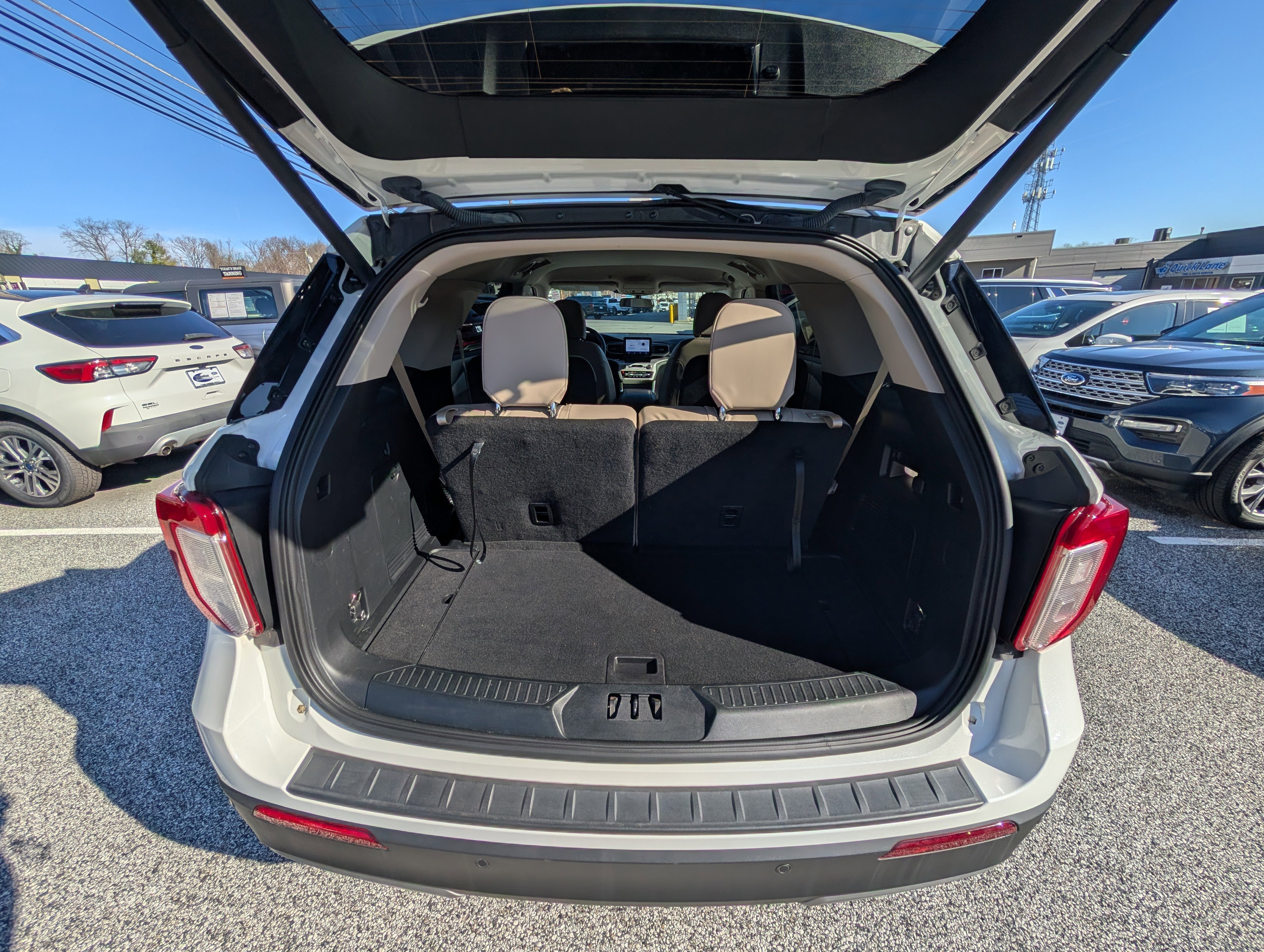 Certified 2022 Ford Explorer XLT w/ Equipment Group 202A image 15