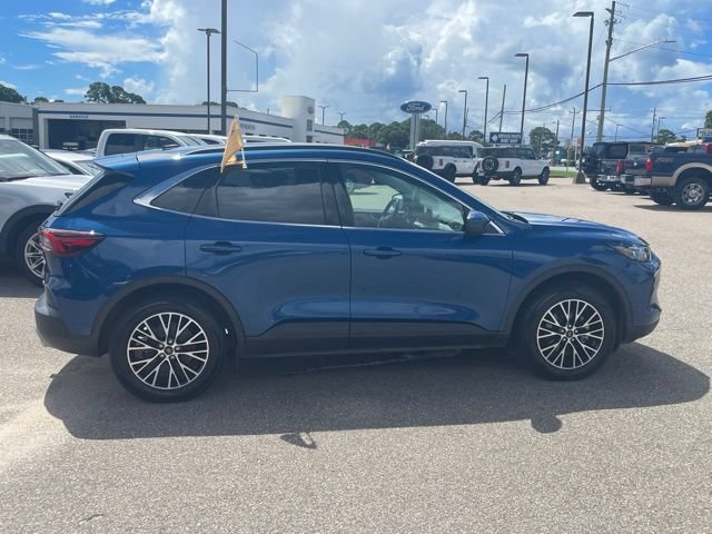 Certified 2023 Ford Escape SE w/ PHEV Premium Package FWD image 6