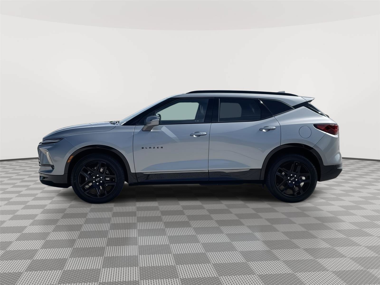 Used 2023 Chevrolet Blazer RS w/ Driver Confidence II Package AWD/4WD image 2