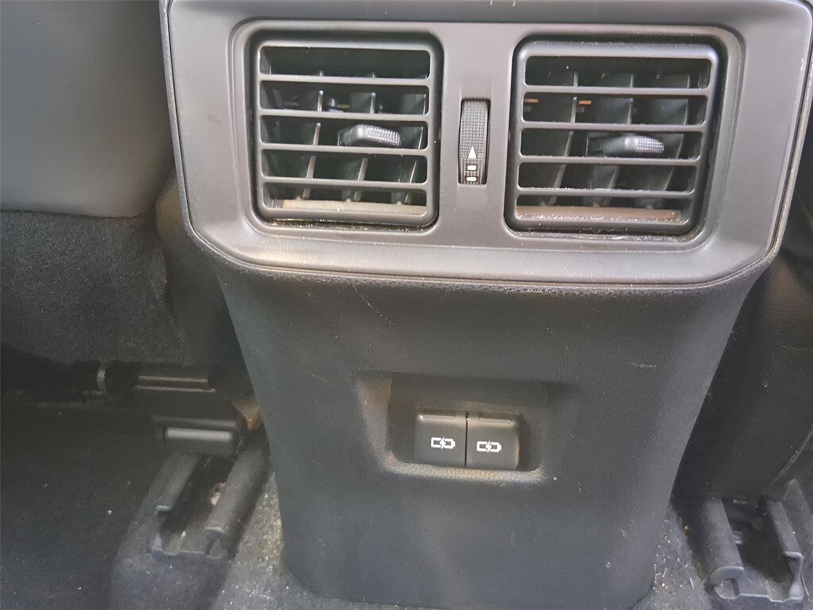 Used 2022 Toyota RAV4 XLE AWD/4WD image 10