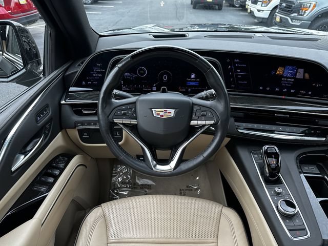 Used 2024 Cadillac Escalade Premium Luxury AWD/4WD image 14