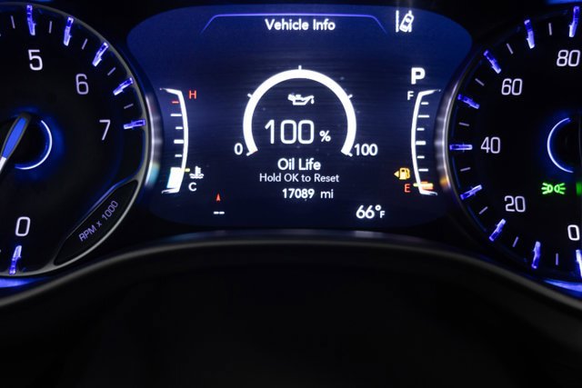 Used 2025 Chrysler Pacifica Select FWD image 40