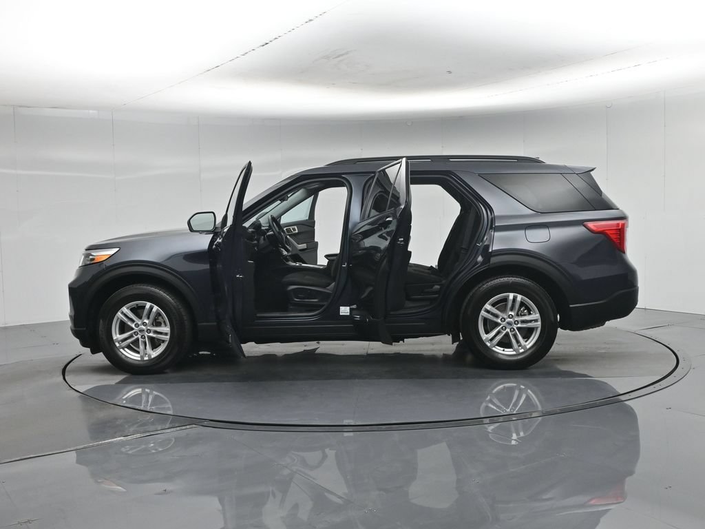 Certified 2023 Ford Explorer XLT RWD image 5