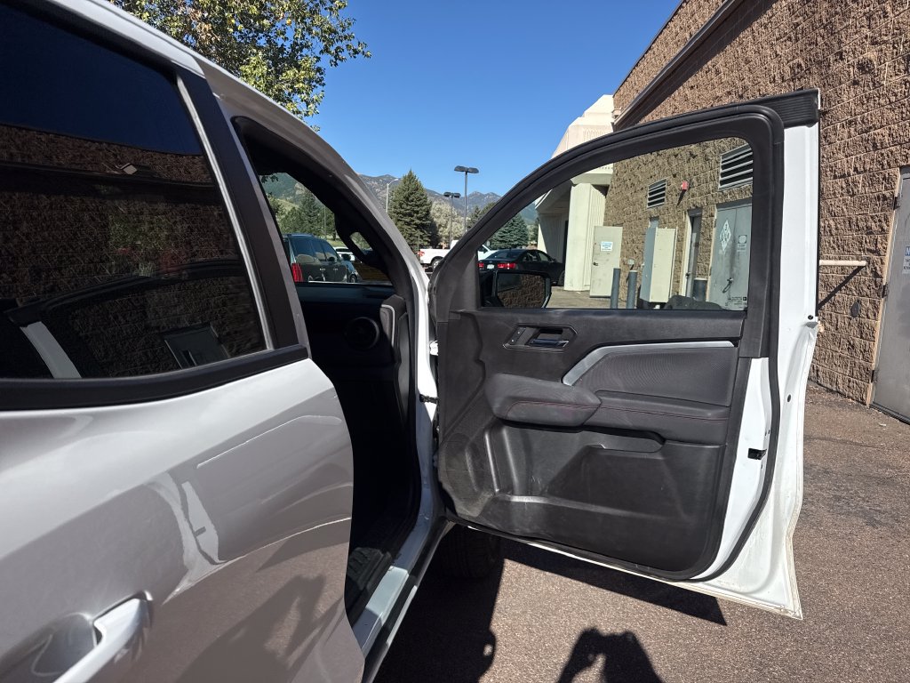 Used 2024 Chevrolet Colorado Z71 w/ Z71 Convenience Package 2 AWD/4WD image 28