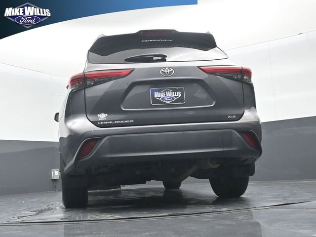 Used 2022 Toyota Highlander XLE FWD image 22