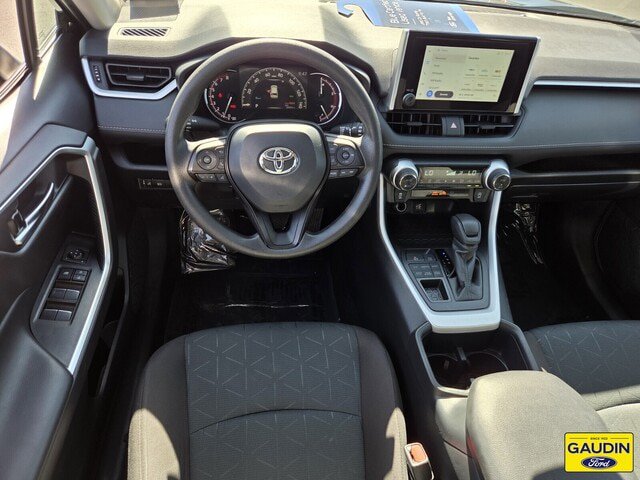Used 2025 Toyota RAV4 XLE AWD/4WD image 13