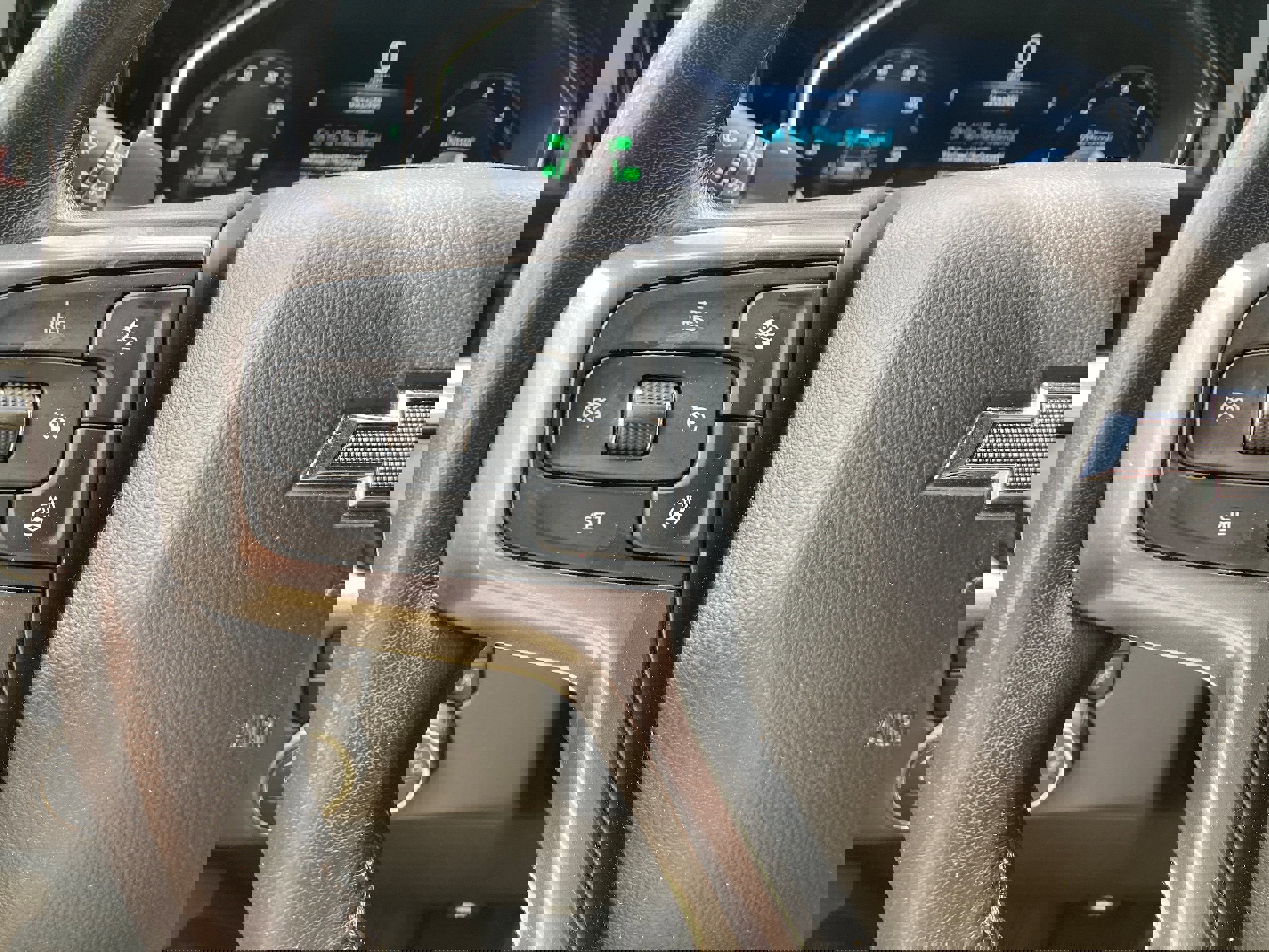 Used 2022 Chevrolet Silverado 1500 ZR2 w/ Technology Package image 23