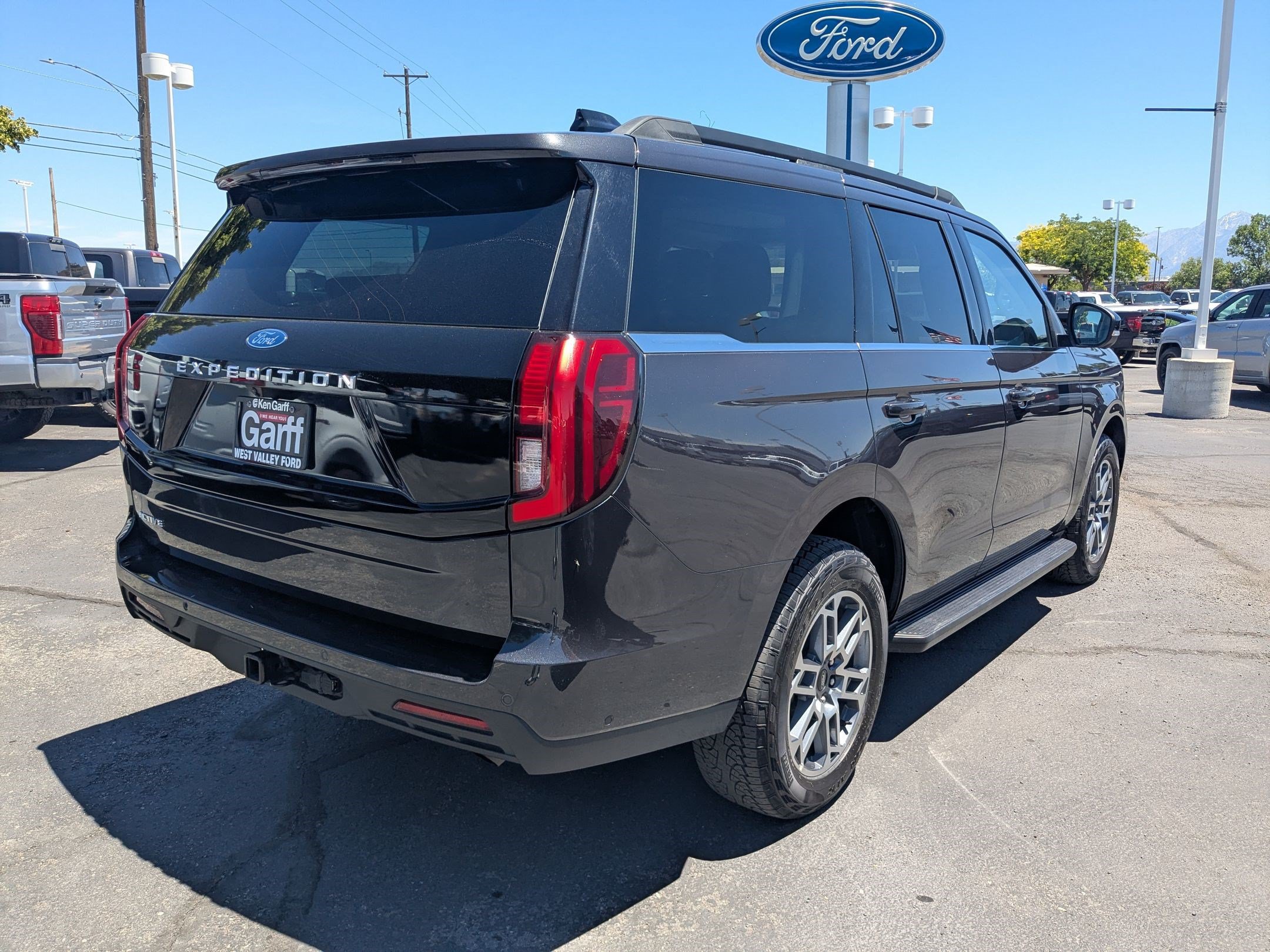 Certified 2025 Ford Expedition Active AWD/4WD image 3