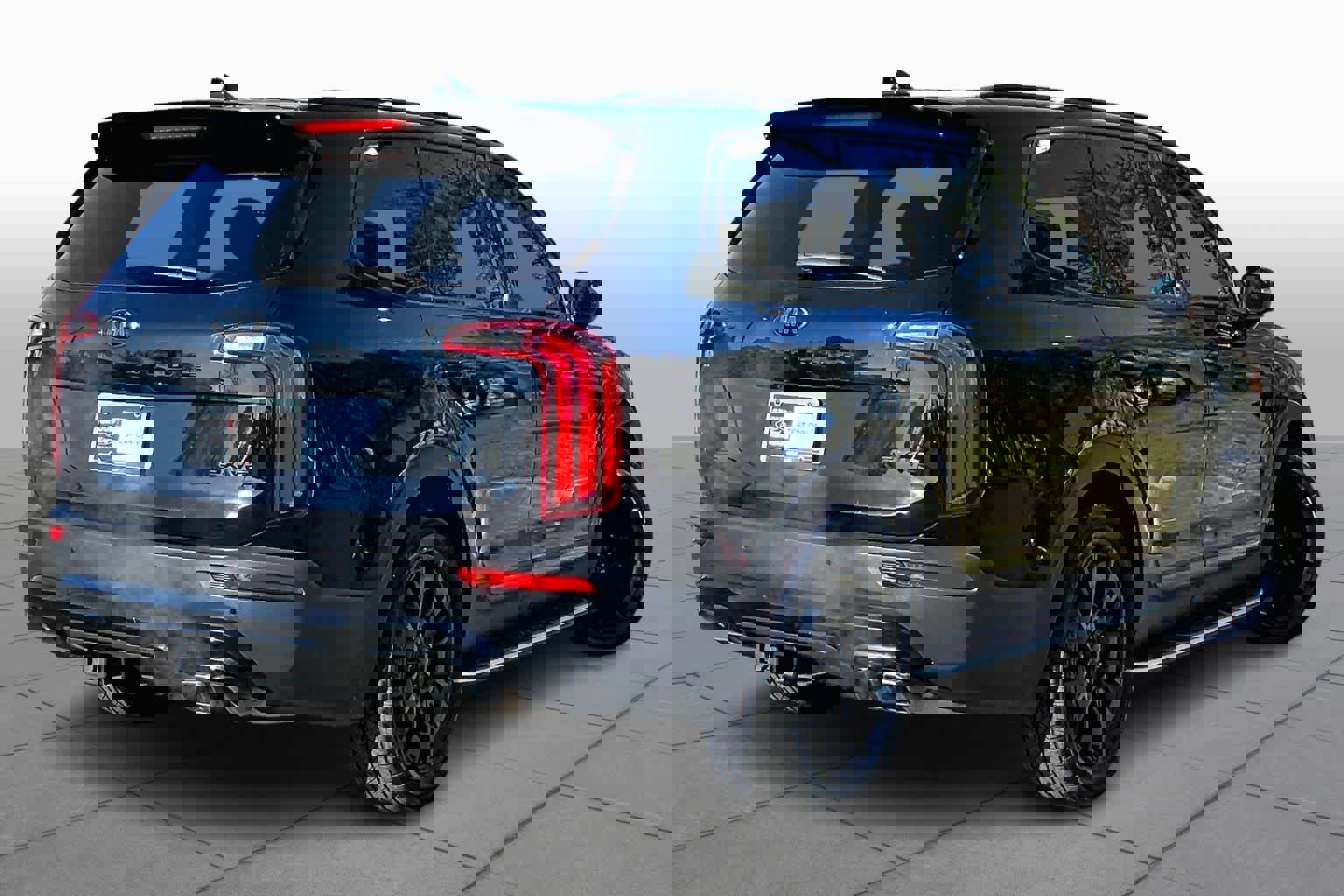 Used 2021 Kia Telluride SX w/ SX Prestige Package image 4