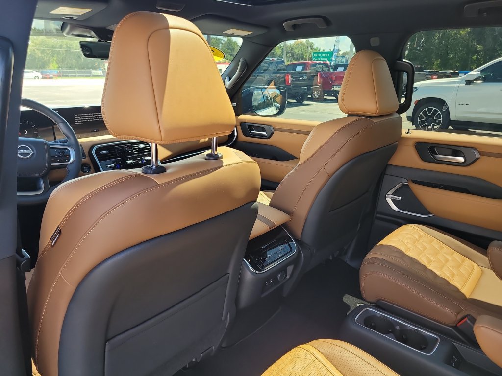 Used 2025 Nissan Armada Platinum Reserve RWD image 11