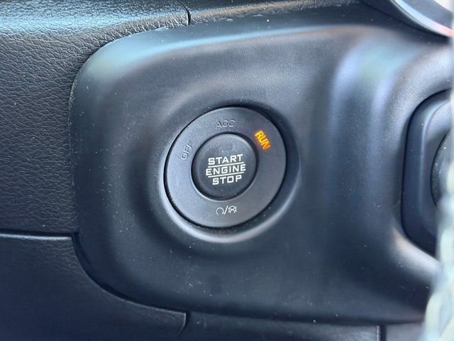 Used 2020 Jeep Wrangler Unlimited Sahara w/ Cold Weather Group AWD/4WD image 31