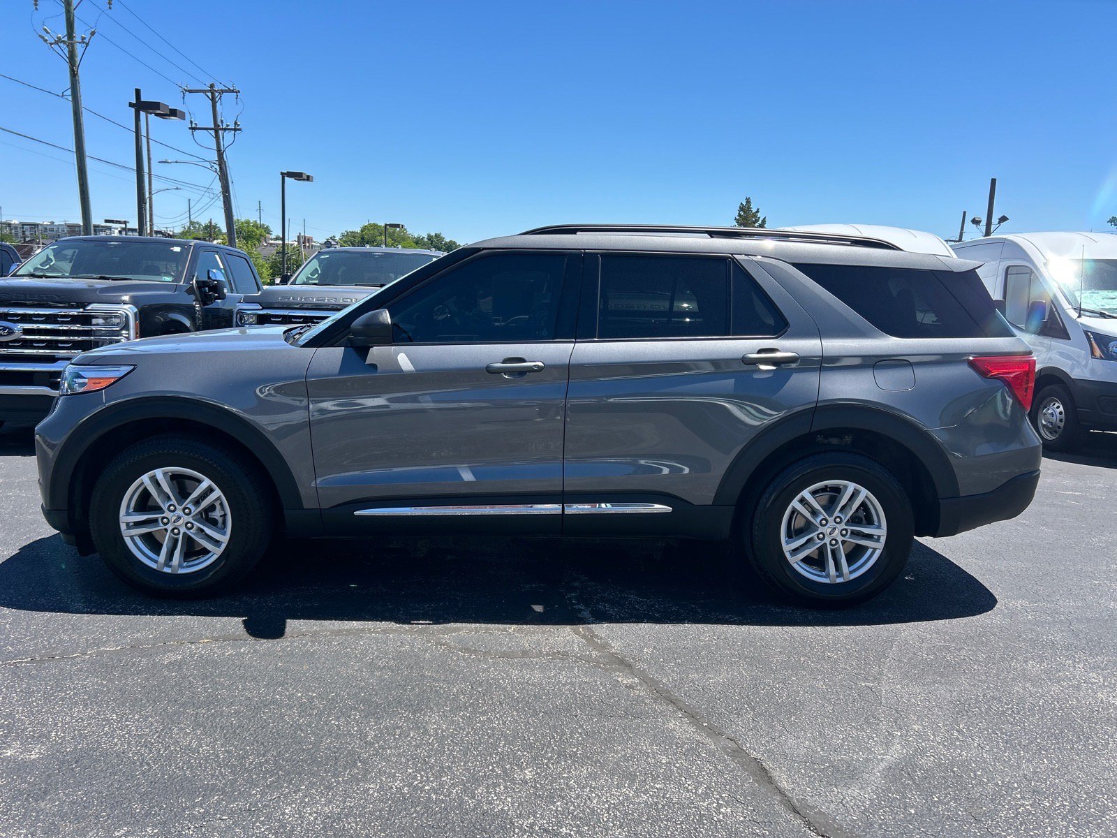 Certified 2023 Ford Explorer XLT w/ Equipment Group 202A AWD/4WD image 4