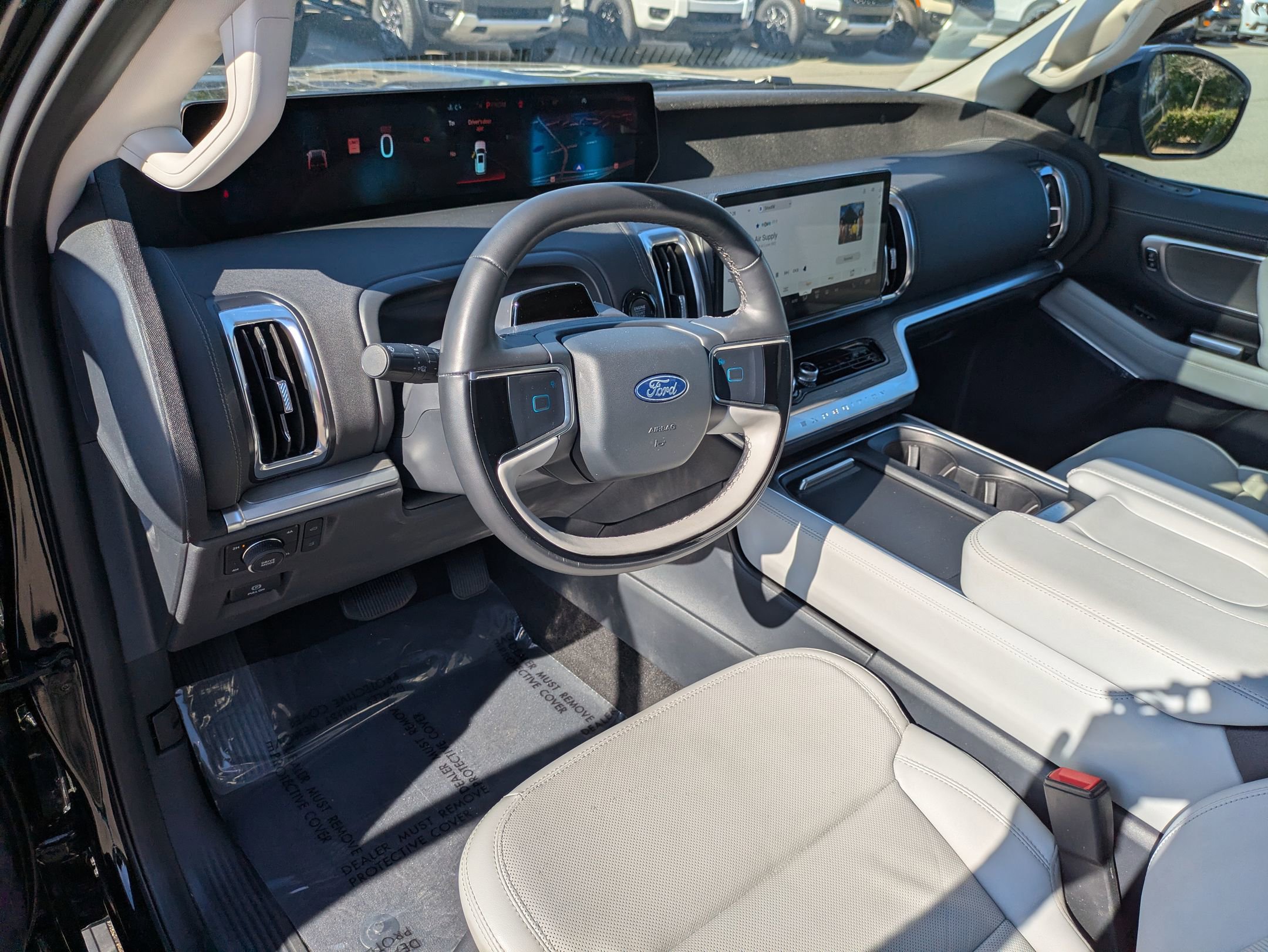 Certified 2025 Ford Expedition Platinum w/ Driver's Package AWD/4WD image 14
