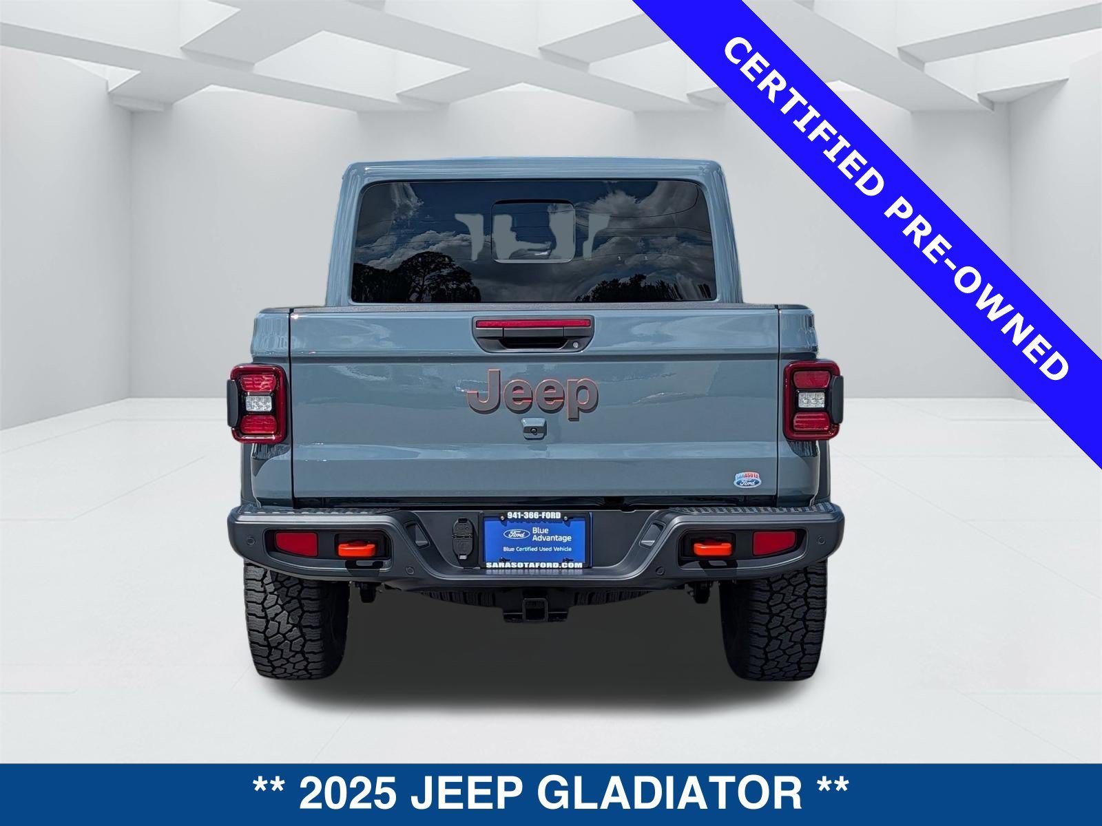 Used 2025 Jeep Gladiator Mojave w/ Safety Group AWD/4WD image 5