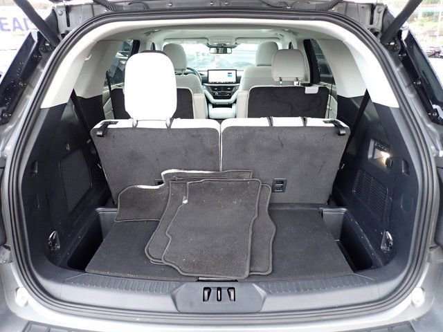 Certified 2025 Ford Explorer Platinum w/ LUX Leather Package AWD/4WD image 9