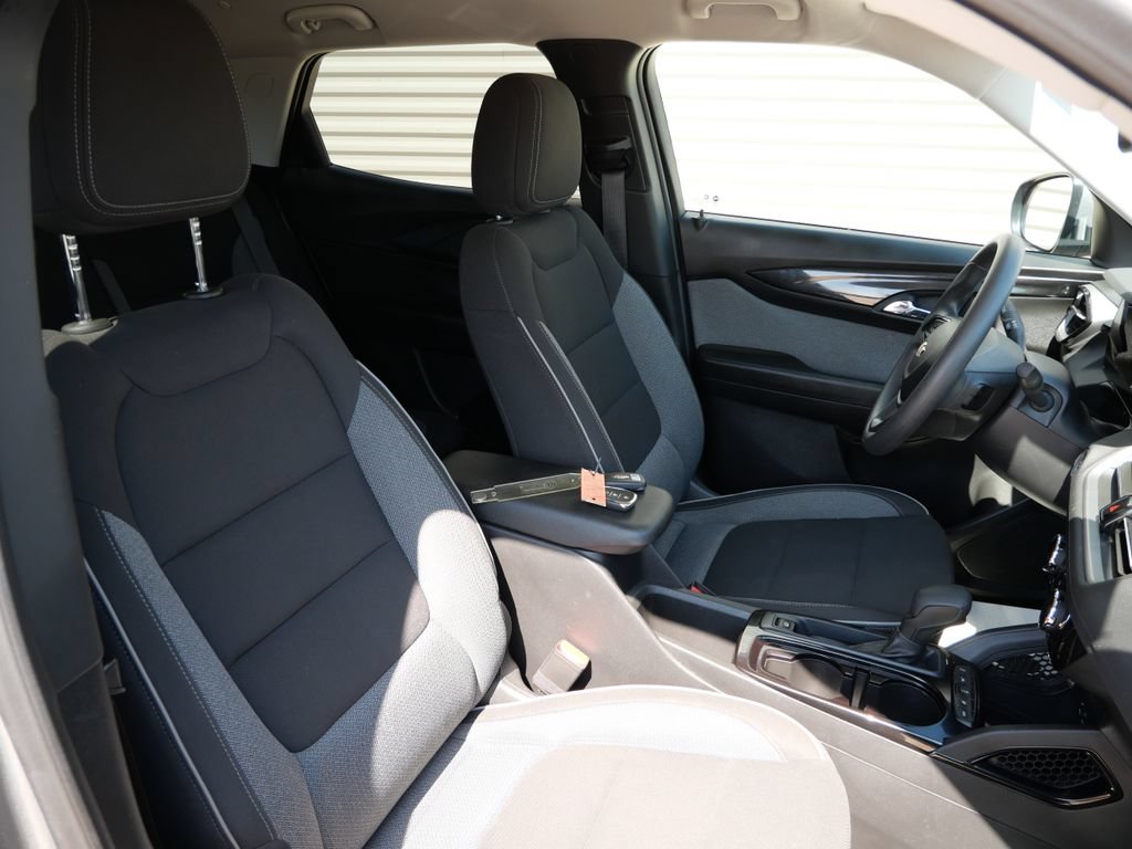 Used 2024 Chevrolet TrailBlazer LT AWD/4WD image 17
