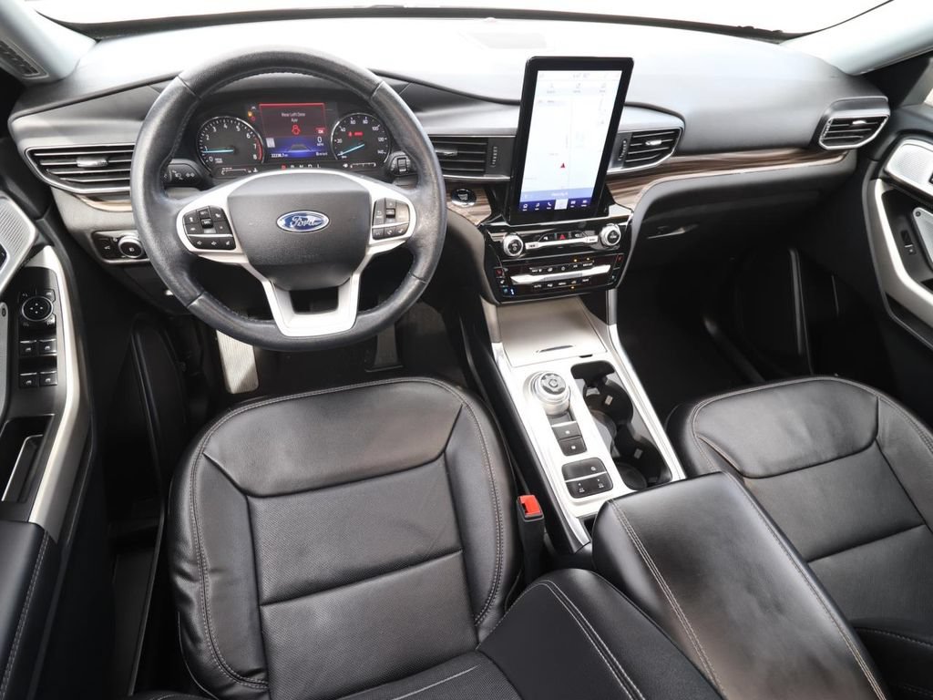 Certified 2023 Ford Explorer Limited w/ Limited Technology Package RWD image 9