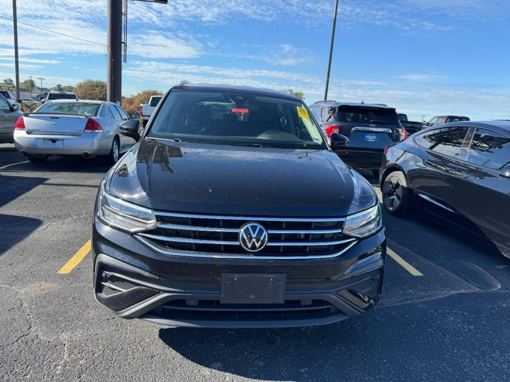 Used 2023 Volkswagen Tiguan SE FWD image 2