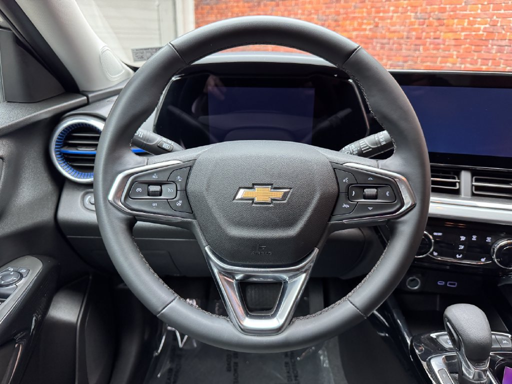 Used 2025 Chevrolet Trax LT w/ Driver Confidence Package FWD image 12