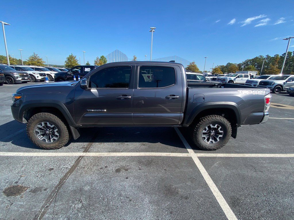 Used 2022 Toyota Tacoma TRD Off-Road AWD/4WD image 4