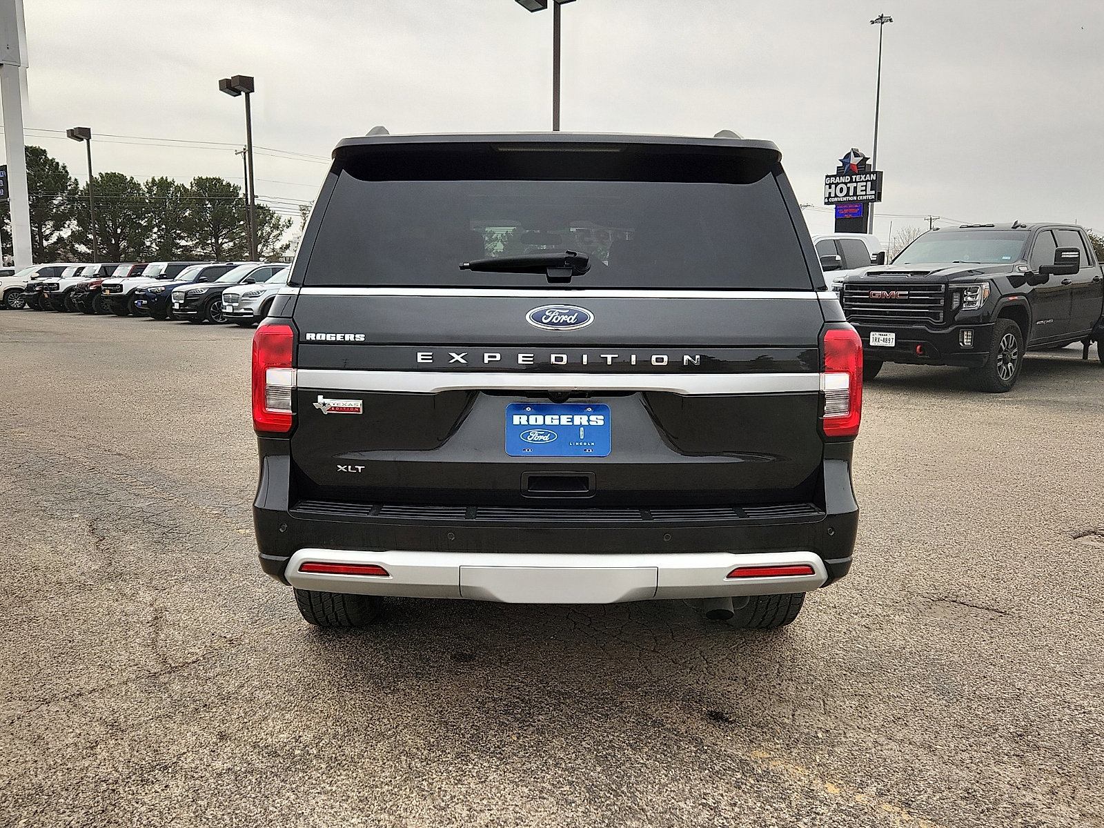 Certified 2023 Ford Expedition XLT image 4