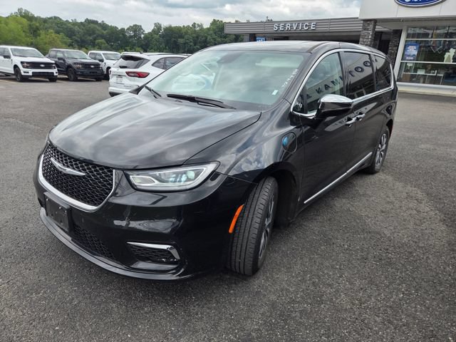 Used 2023 Chrysler Pacifica Limited