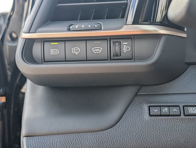 Used 2025 Toyota Crown Signia XLE image 23