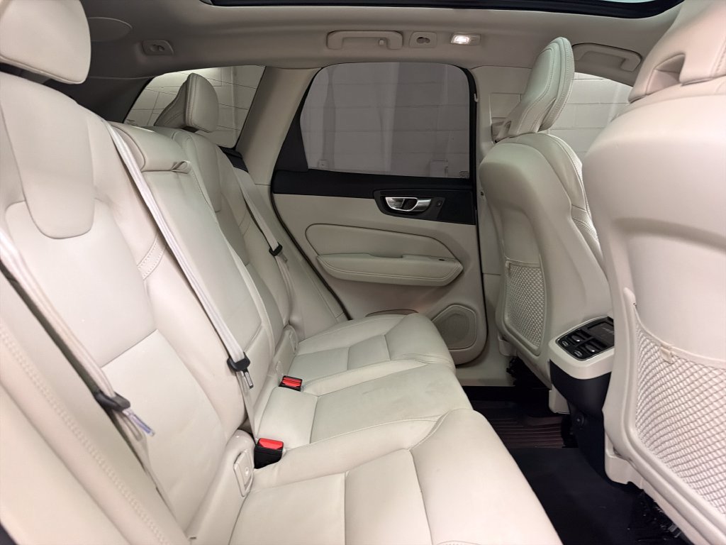 Used 2023 Volvo XC60 B6 Ultimate w/ Protection Package Premier AWD/4WD image 30