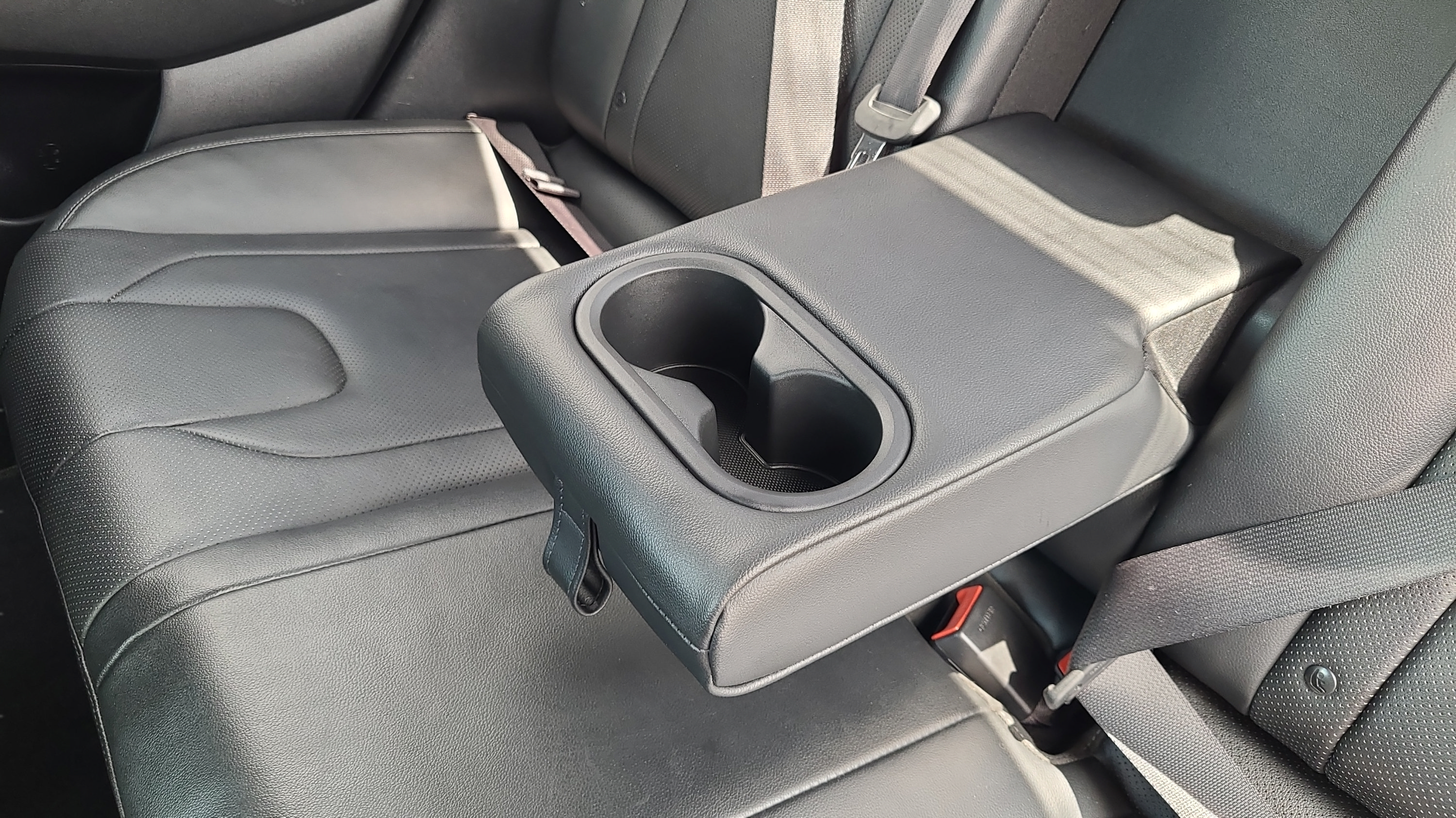 Used 2022 Hyundai Elantra Limited w/ Cargo Package FWD image 17