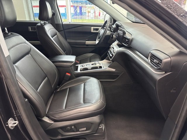 Certified 2022 Ford Explorer XLT w/ Equipment Group 202A image 13