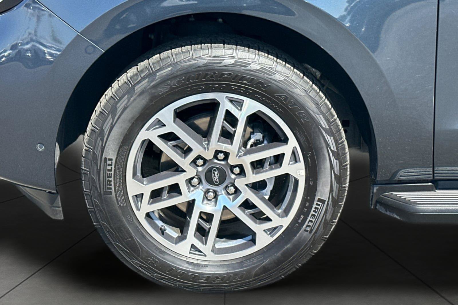 Certified 2025 Ford Expedition Active AWD/4WD image 31