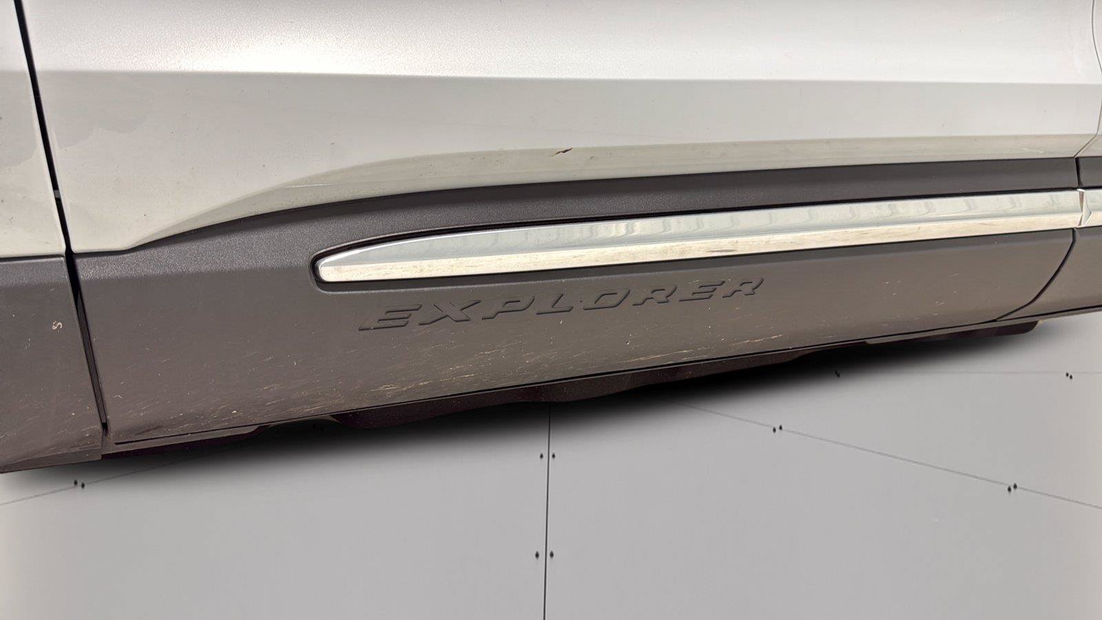 Certified 2025 Ford Explorer Active RWD image 33