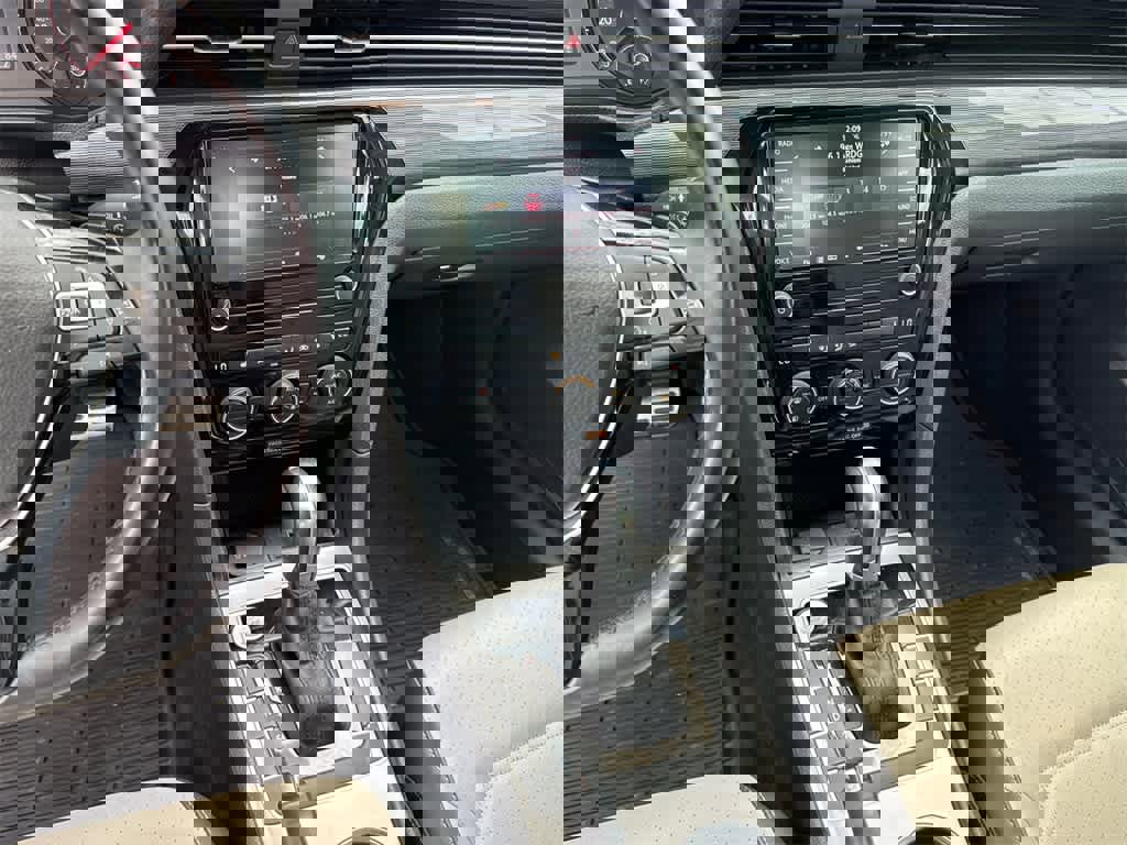 Used 2020 Volkswagen Passat 2.0T R-Line image 25