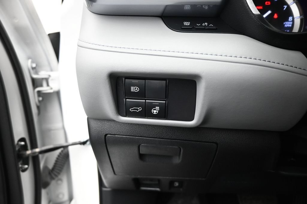 Used 2022 Toyota Highlander Limited FWD image 13