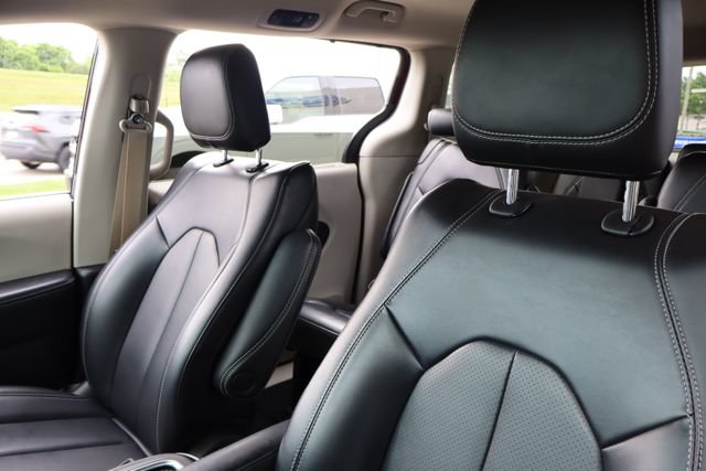 Used 2023 Chrysler Pacifica Touring-L FWD image 23