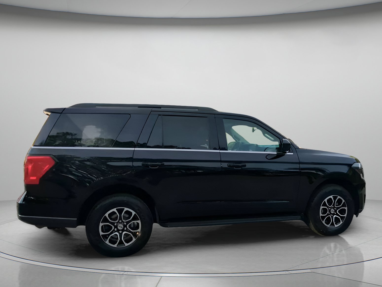 Certified 2024 Ford Expedition XLT RWD image 30