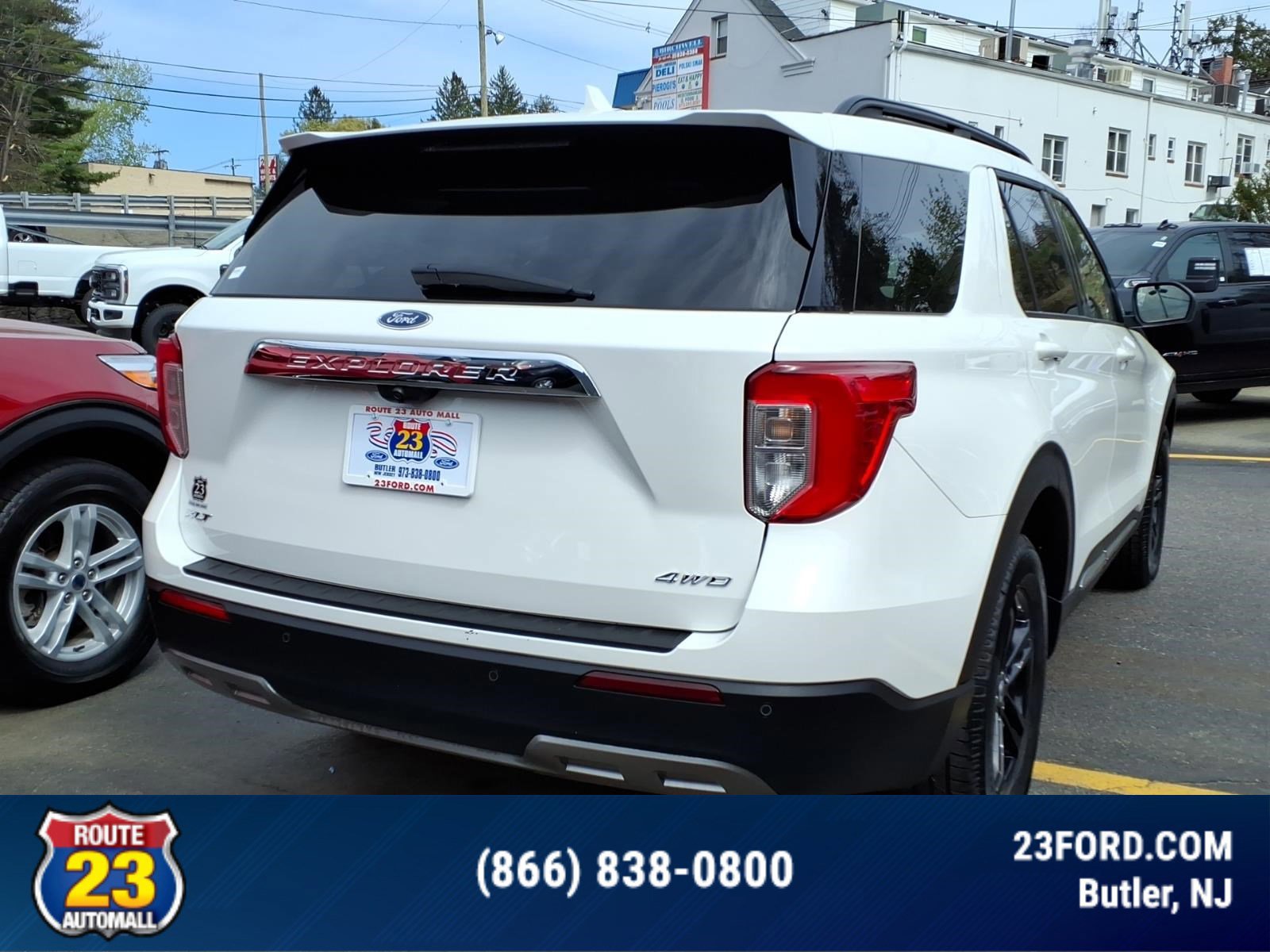 Certified 2022 Ford Explorer XLT w/ Equipment Group 202A AWD/4WD image 5