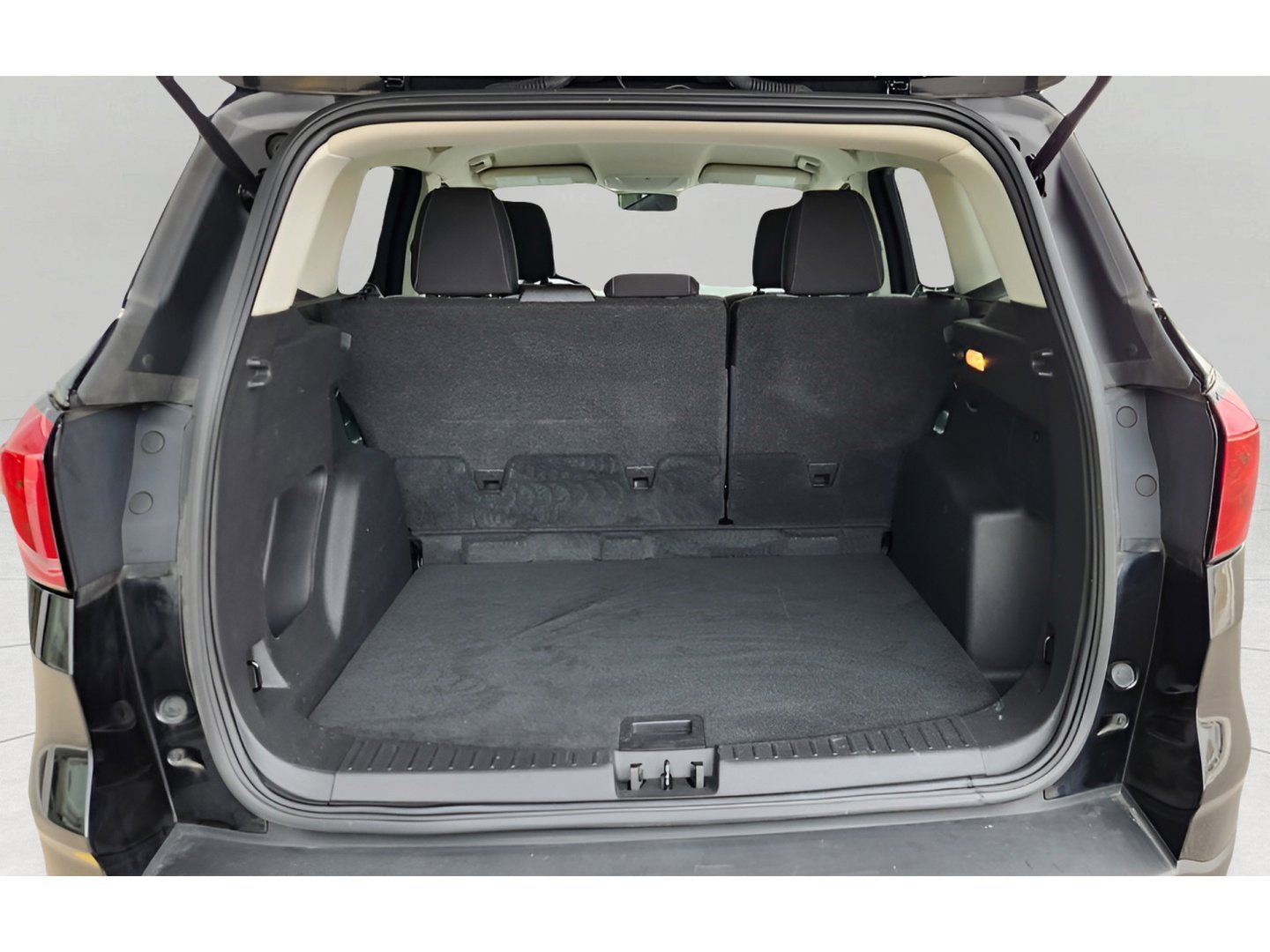 Certified 2019 Ford Escape SE image 9