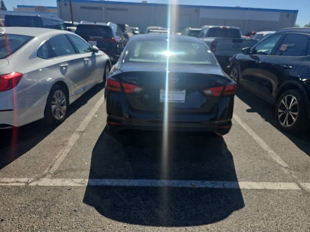 Used 2023 Nissan Altima 2.5 SV FWD image 7