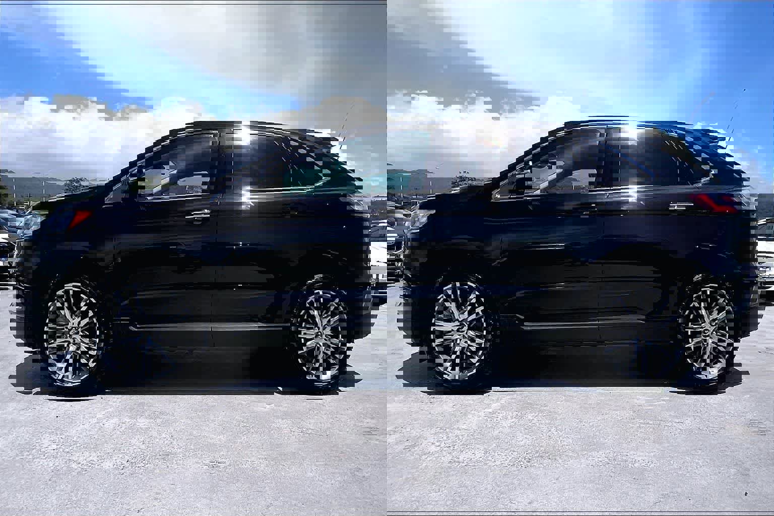 Certified 2024 Ford Edge Titanium w/ Equipment Group 301A image 5