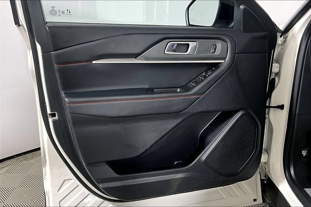 Certified 2025 Ford Explorer ST-Line AWD/4WD image 18