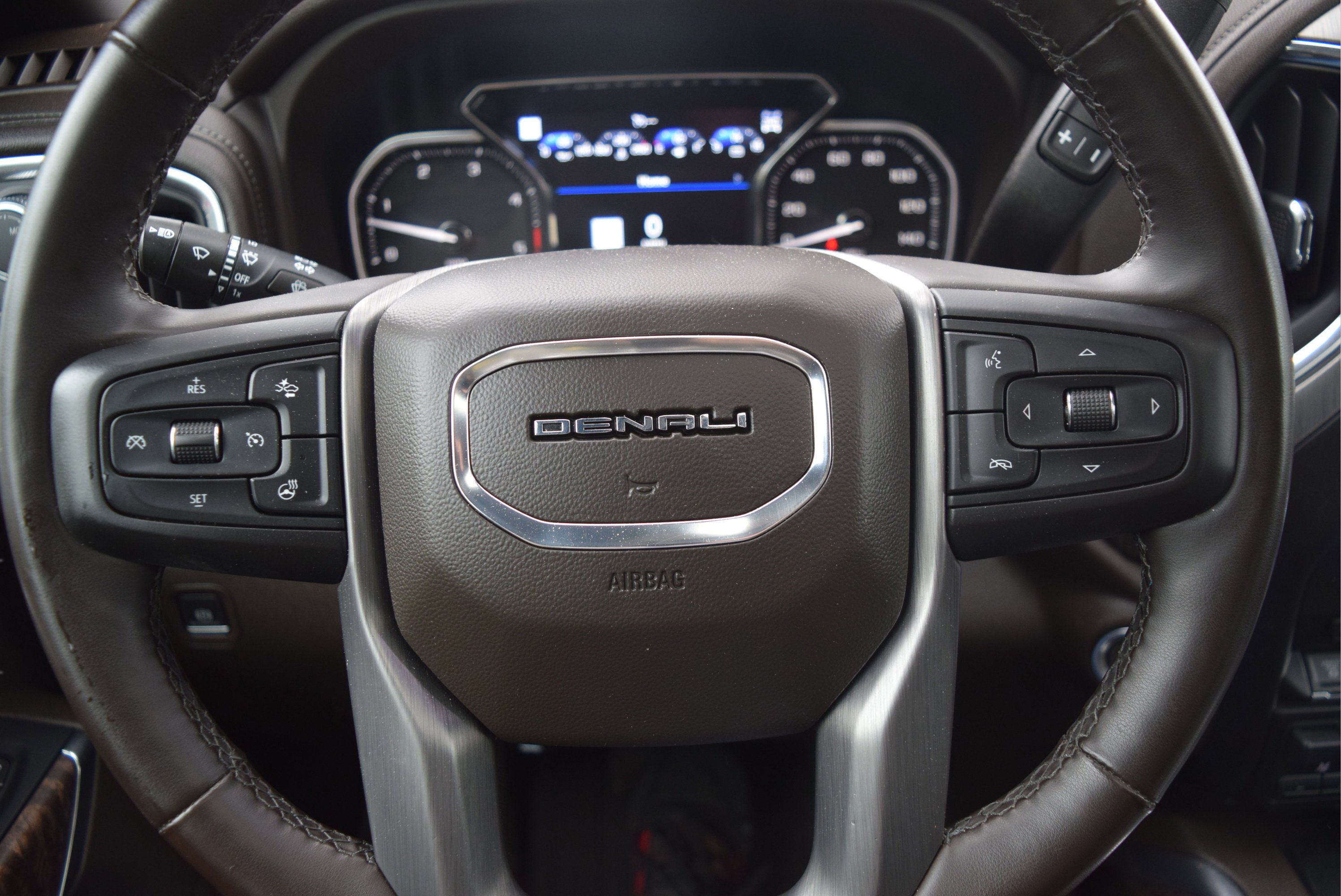 Used 2023 GMC Sierra 2500 Denali w/ Denali Ultimate Package AWD/4WD image 14