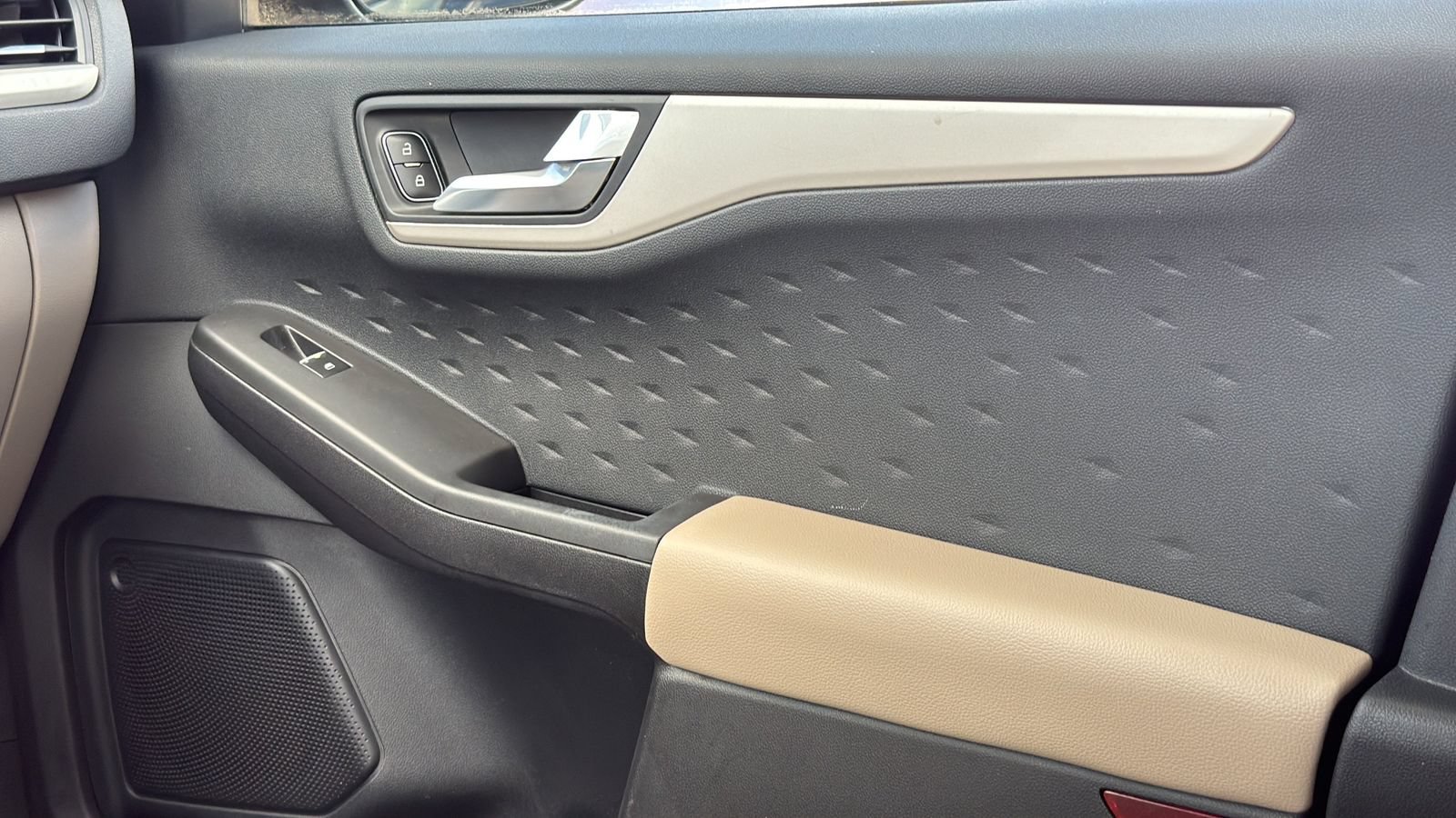 Certified 2020 Ford Escape SEL FWD image 28