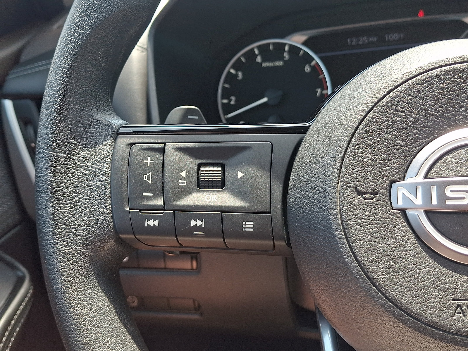 Used 2023 Nissan Rogue SV AWD/4WD image 21