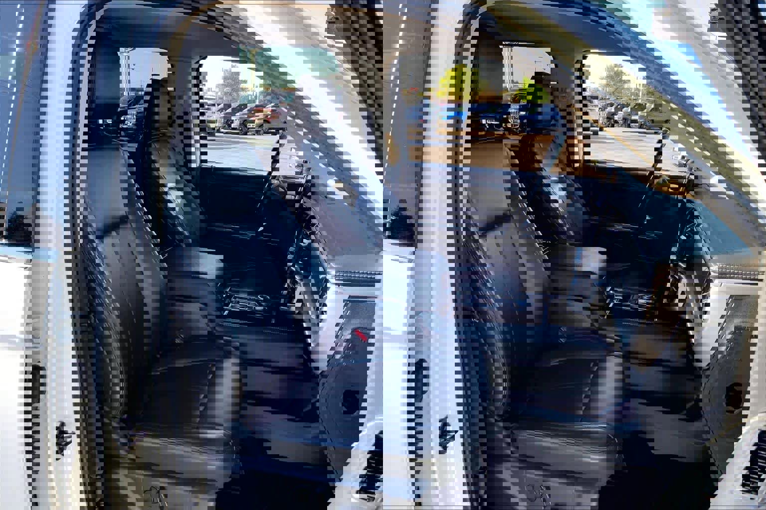 Certified 2023 Ford Expedition XLT image 9