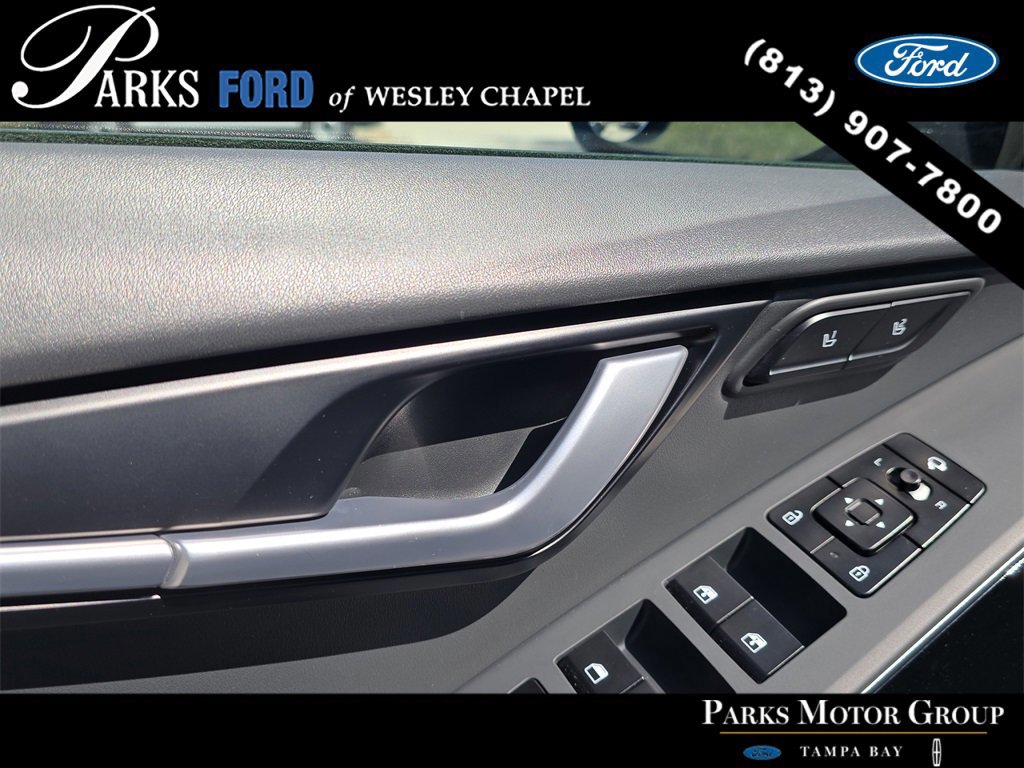 Used 2023 Kia Niro SX Touring image 17