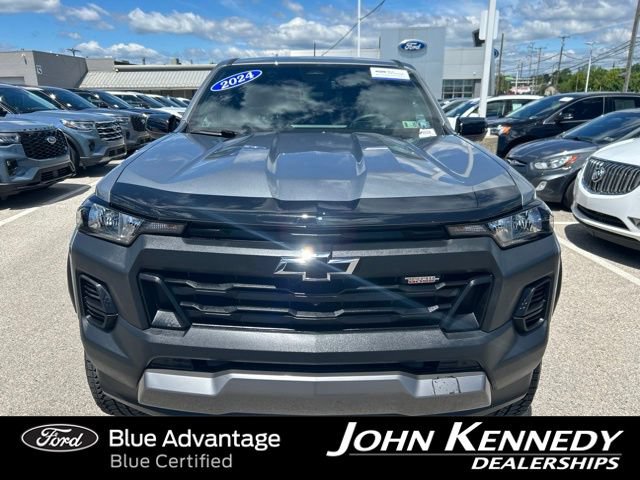 Used 2024 Chevrolet Colorado Trail Boss w/ Technology Package AWD/4WD image 3