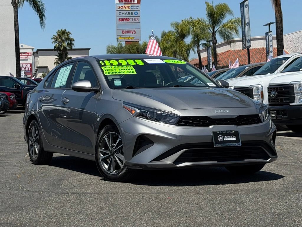 Used 2024 Kia Forte LXS FWD image 3