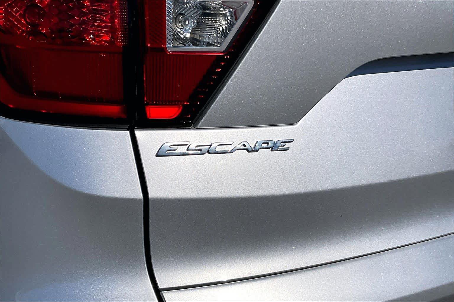 Certified 2019 Ford Escape SEL FWD image 10